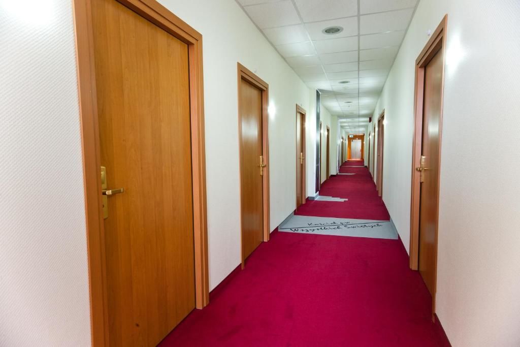 Отель Hotel Malinowski Business Гливице-52